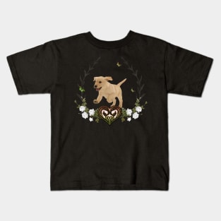 Cute labrador puppy with flowers Kids T-Shirt